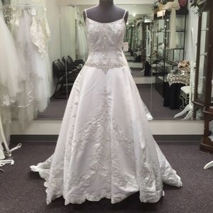 Jasmine satin embroidered ball gown. White size 14